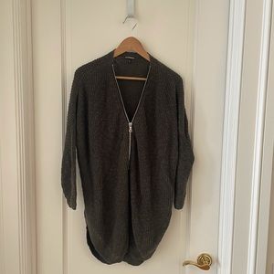 Green 3/4 sleeve zip sweater